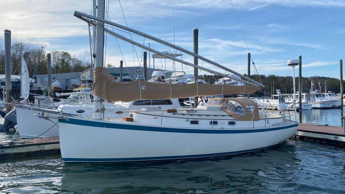 Nonsuch 30 Ultra at Berth